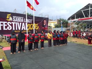 Santri Pondok Pesantren Modern Al-Mu’awanah sedang berlatih pencak silat dalam kegiatan Sabda Langit