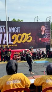 Santri Pondok Pesantren Modern Al-Mu’awanah sedang berlatih pencak silat dalam kegiatan Sabda Langit