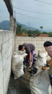 Bersih-Bersih Pondok Pesantren Almuawanah - Majalaya