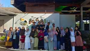 Liburan Singkat di Tengah Mukim Pesantren Almuawanah, Majalaya