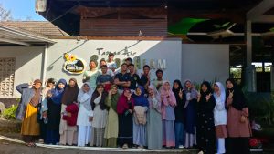 Liburan Singkat di Tengah Mukim Pesantren Almuawanah, Majalaya