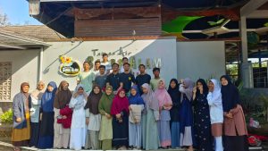 Liburan Singkat di Tengah Mukim Pesantren Almuawanah, Majalaya