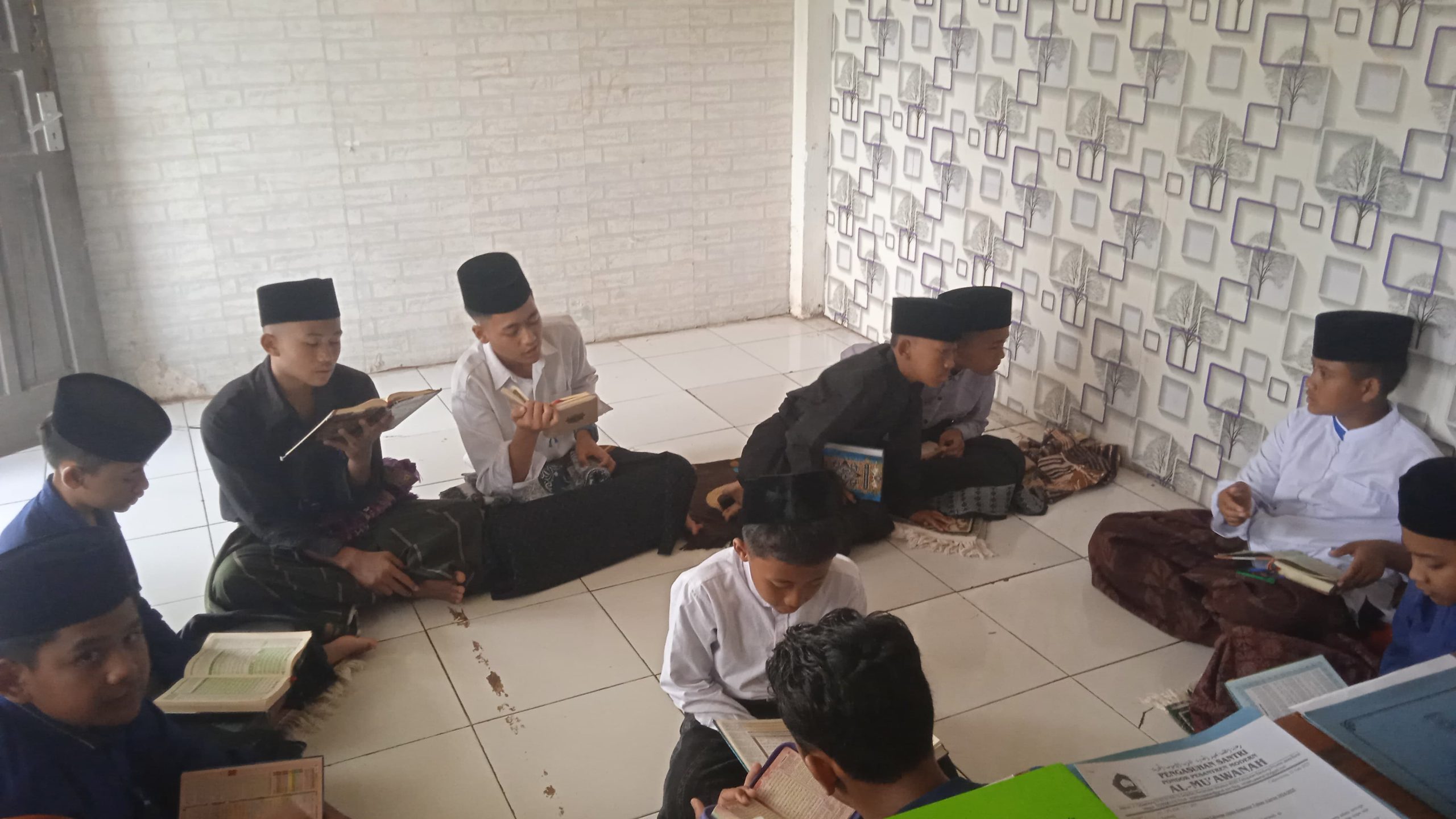Bimbingan Baca Al-Qur’an Santri Baru Almuawanah